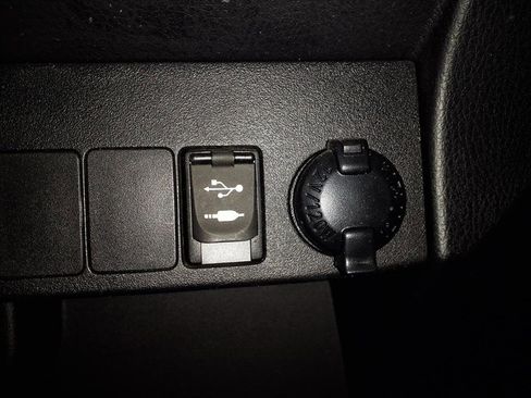 Used 2015 Toyota RAV4 XLE image 23