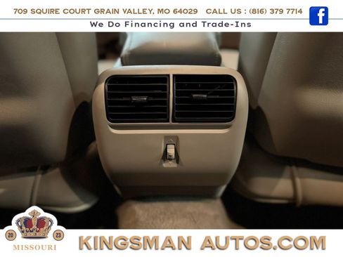 Used 2004 Lincoln Town Car Ultimate RWD image 27