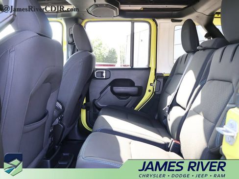 Used 2023 Jeep Wrangler Unlimited Rubicon 4xe w/ Cold Weather Group AWD/4WD image 17