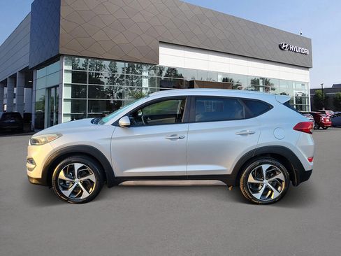 Used 2017 Hyundai Tucson Sport FWD image 3