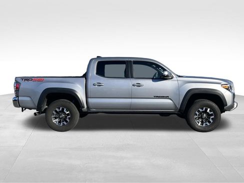 Used 2020 Toyota Tacoma TRD Off-Road image 2