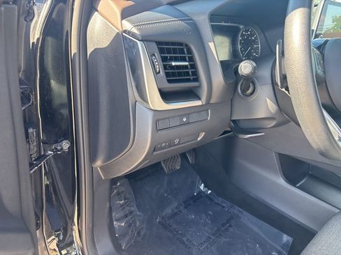 Used 2023 Nissan Rogue SV image 30