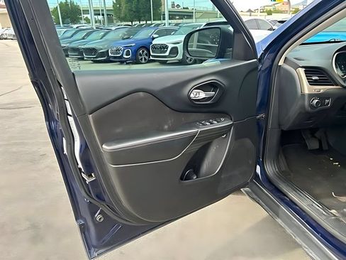 Used 2015 Jeep Cherokee Sport FWD image 23