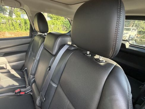 Used 2017 Nissan Pathfinder Platinum AWD/4WD image 33