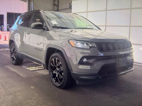 Used 2023 Jeep Compass Latitude AWD/4WD image 5