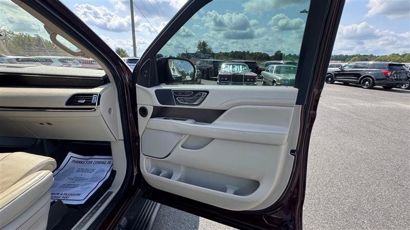 Used 2018 Lincoln Navigator Reserve w/ Technology Package AWD/4WD image 40