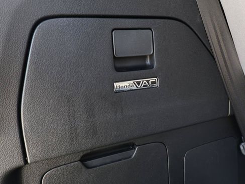 Used 2018 Honda Odyssey Elite image 32