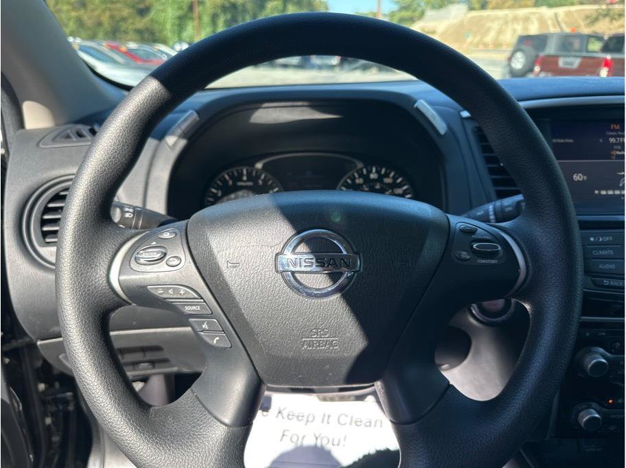 Used 2020 Nissan Pathfinder S FWD image 17