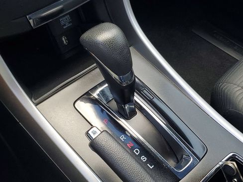 Used 2015 Honda Accord LX image 30