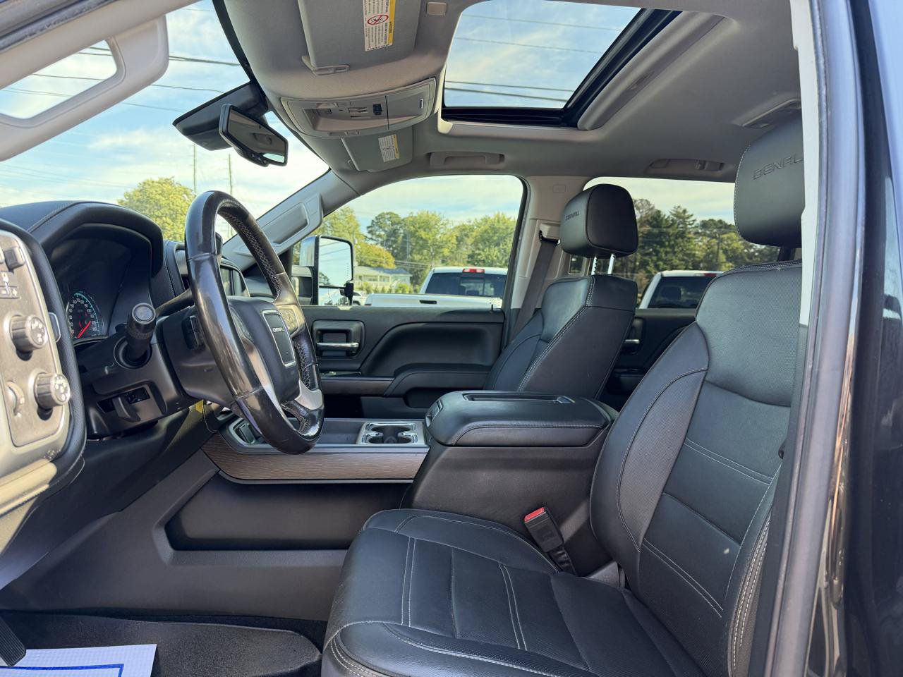 Used 2018 GMC Sierra 2500 Denali w/ Duramax Plus Package AWD/4WD image 11