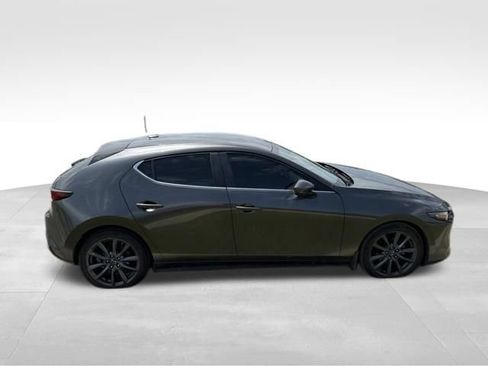 Used 2019 MAZDA MAZDA3 Hatchback w/ Preferred Package FWD image 2