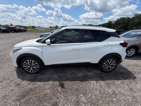Used 2024 Nissan Kicks SV FWD image 2