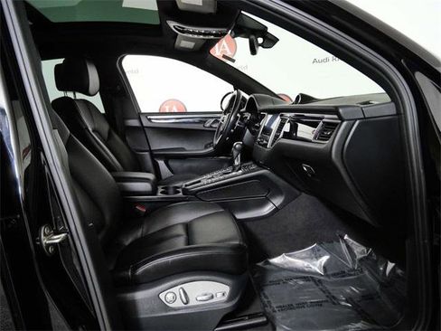 Used 2017 Porsche Macan S image 11