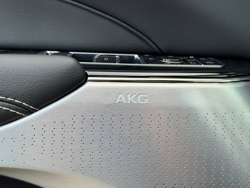 Used 2025 Cadillac Lyriq Luxury image 17