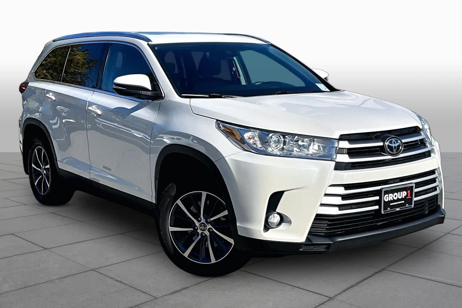 Certified 2019 Toyota Highlander XLE AWD/4WD image 3