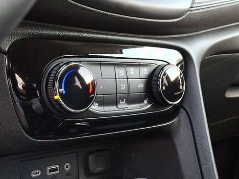 Used 2023 Buick Encore GX Preferred w/ Cold Weather Comfort Package FWD image 17