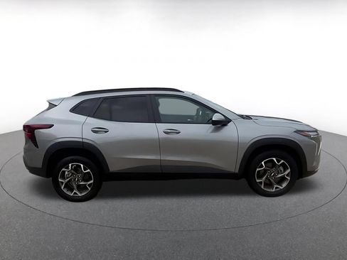 Used 2025 Chevrolet Trax LT w/ LT Convenience Package FWD image 13