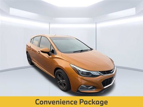 Used 2017 Chevrolet Cruze LT w/ Convenience Package FWD image 3