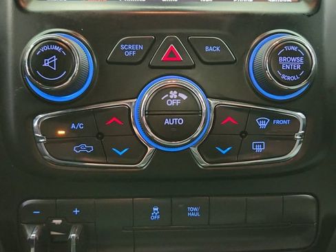 Used 2022 RAM 1500 Classic SLT w/ Electronics Group AWD/4WD image 16