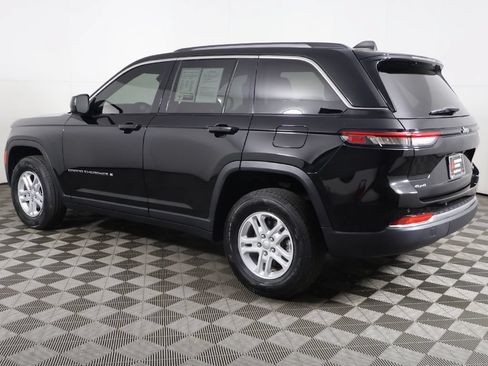 Used 2023 Jeep Grand Cherokee Laredo AWD/4WD image 11