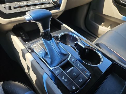 Used 2020 Kia Sedona SX FWD image 23