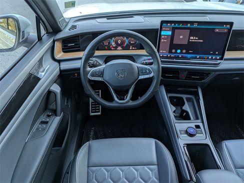Certified 2026 Volkswagen Tiguan SEL R-Line image 21