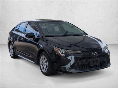 Used 2022 Toyota Corolla LE FWD image 3