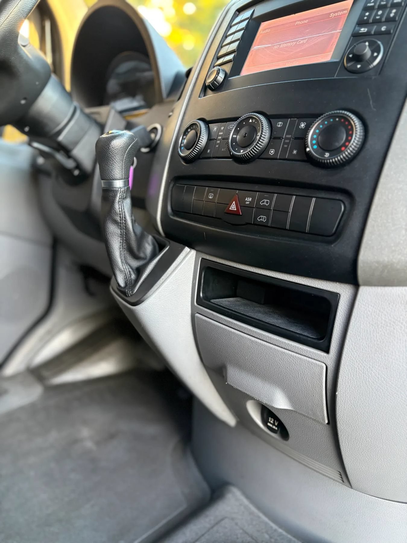 Used 2015 Mercedes-Benz Sprinter 2500 image 38
