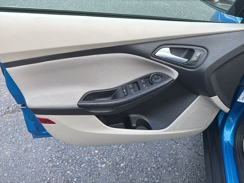 Used 2016 Ford Focus SE w/ SE Power Seat Package FWD image 29
