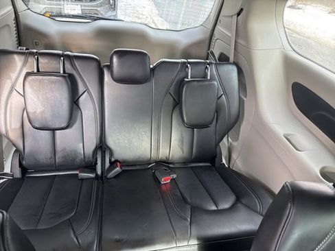 Used 2023 Chrysler Pacifica Touring-L w/ Road Tripper Package image 16