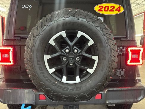 Used 2024 Jeep Wrangler Unlimited Rubicon 4xe AWD/4WD image 17