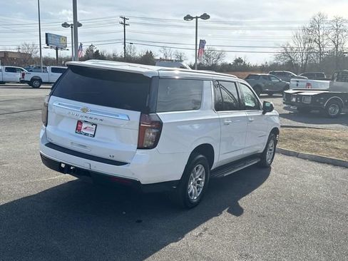 Used 2024 Chevrolet Suburban LT image 4