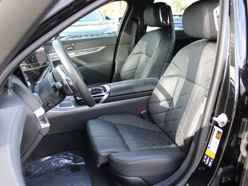 Used 2023 BMW 760i xDrive image 16