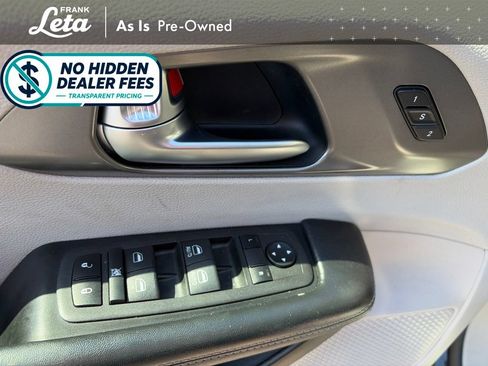 Used 2022 Chrysler Pacifica Touring-L FWD image 16