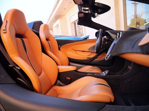 Used 2019 McLaren 570S Spider image 11
