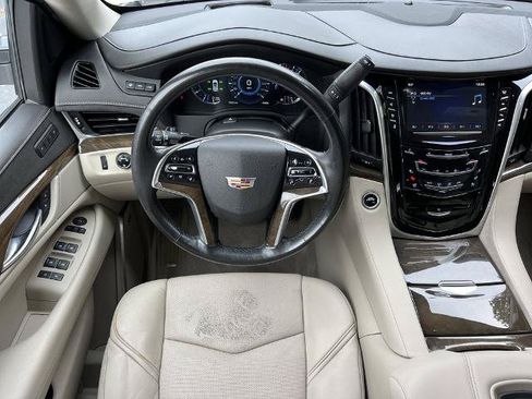Used 2020 Cadillac Escalade Luxury AWD/4WD image 23