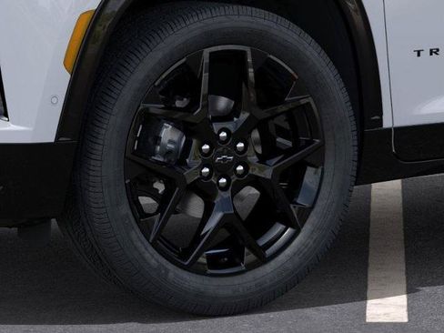 New 2026 Chevrolet Traverse RS w/ LPO, Floor Liner Package FWD image 9