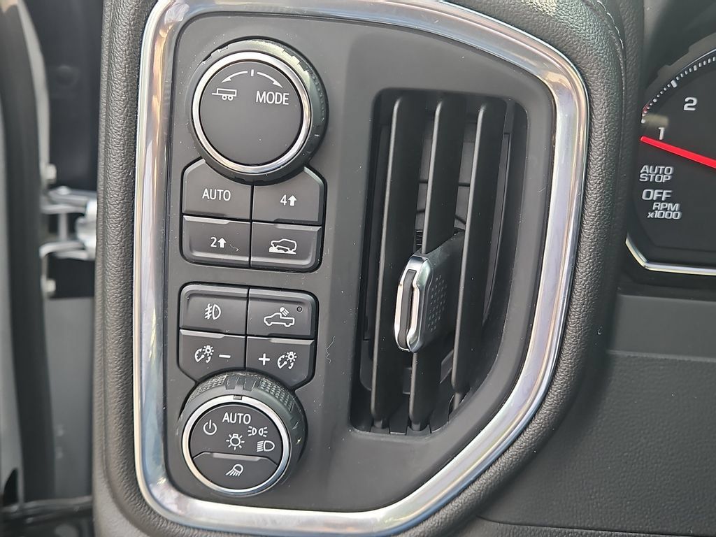 Used 2021 Chevrolet Silverado 1500 RST w/ Redline Edition AWD/4WD image 23