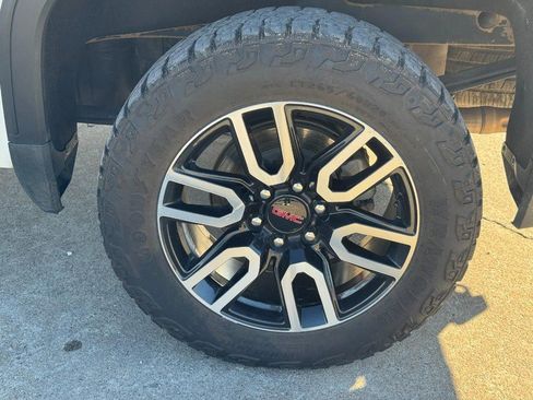 Used 2024 GMC Sierra 1500 AT4 w/ Technology Package image 7