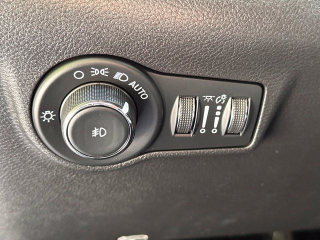 Used 2023 Jeep Compass Limited AWD/4WD image 25