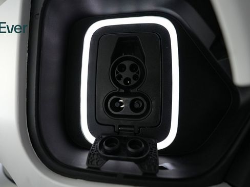 Used 2023 Rivian R1S Adventure image 26