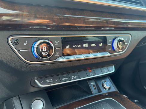Used 2020 Audi Q5 2.0T Premium w/ Convenience Package image 18