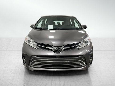 Used 2019 Toyota Sienna XLE image 5