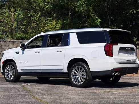 Used 2023 GMC Yukon XL Denali AWD/4WD image 8