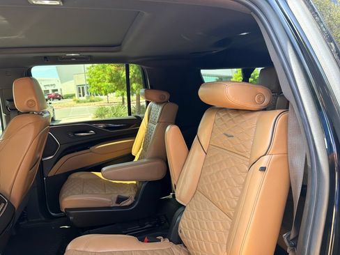 Used 2023 Cadillac Escalade ESV Sport w/ LPO, ONYX Package AWD/4WD image 38