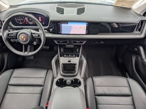 Certified 2025 Porsche Cayenne AWD/4WD image 6