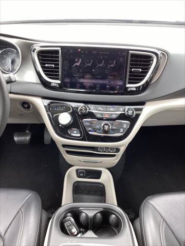 Used 2024 Chrysler Pacifica Touring-L FWD image 22