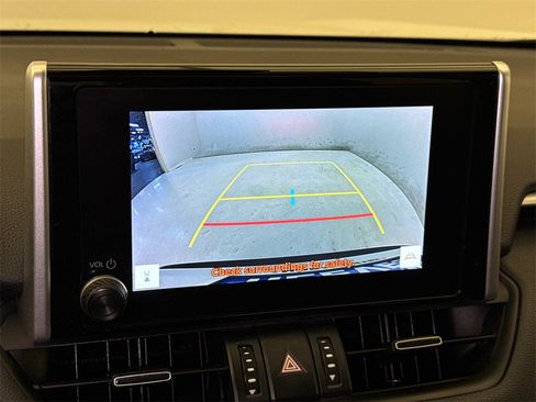 Used 2023 Toyota RAV4 XLE Premium image 25