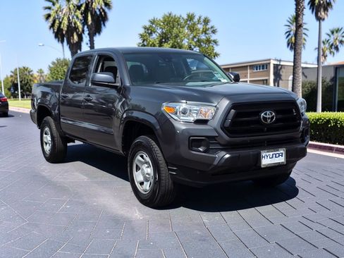 Used 2022 Toyota Tacoma SR AWD/4WD image 4
