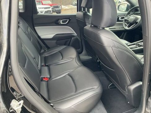 Used 2025 Jeep Compass Limited image 15